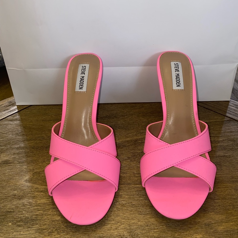 Steve Madden Size 9 Neon Pink Sandal Heel